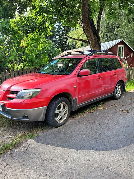 Mitsubishi Outlander 2 of 3