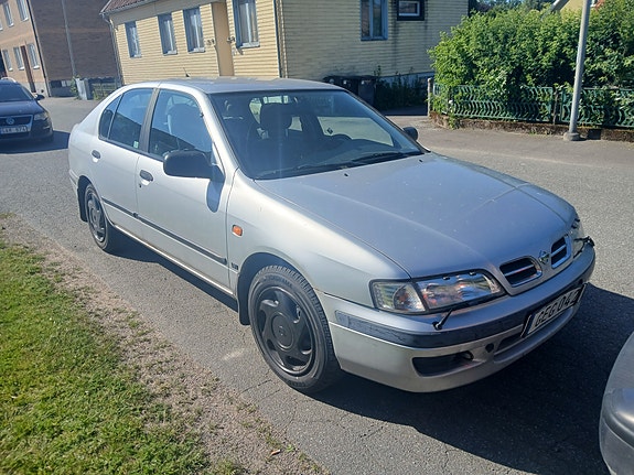 Nissan Primera 3 of 9