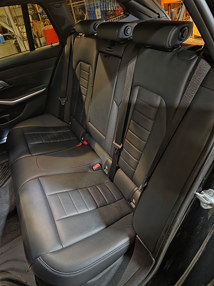 BMW 320d 14 of 15