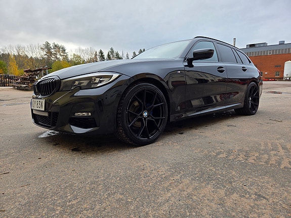 BMW 320d 2 of 15