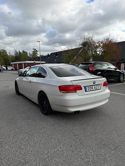 BMW 325i 5 of 7
