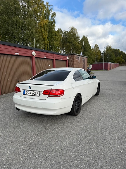 BMW 325i 4 of 7
