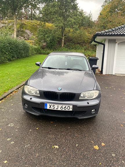 BMW 120i 2 of 5