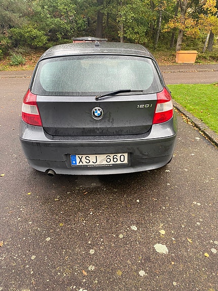 BMW 120i 3 of 5