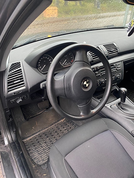 BMW 120i 4 of 5