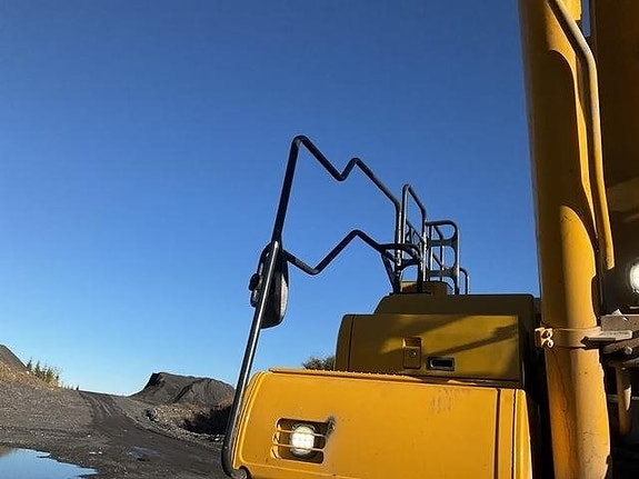 Komatsu HB365LC-3E0 9 of 24
