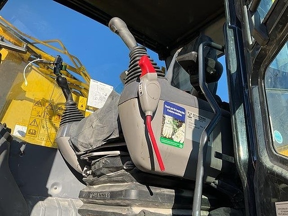 Komatsu HB365LC-3E0 17 of 24