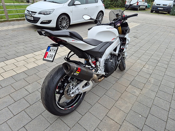 Aprilia Tuono V4 1100 RR 2 of 5