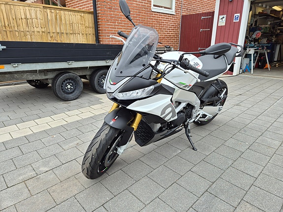 Aprilia Tuono V4 1100 RR 3 of 5