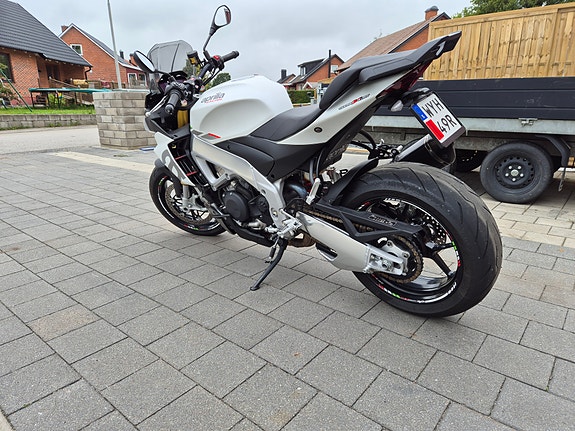 Aprilia Tuono V4 1100 RR 4 of 5