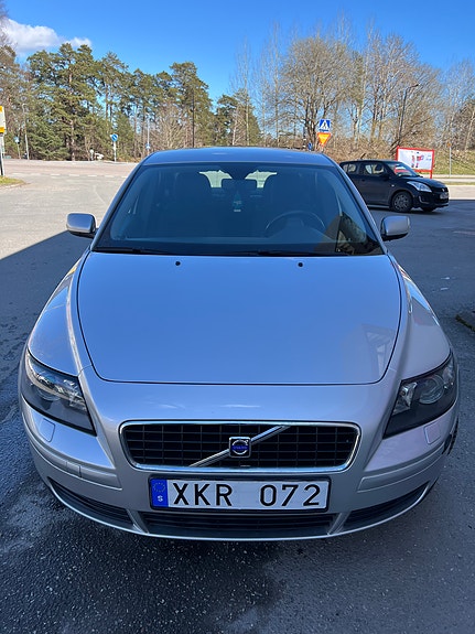 Volvo S40 2 of 8