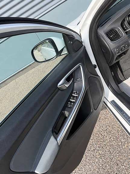 Volvo V60 7 of 16