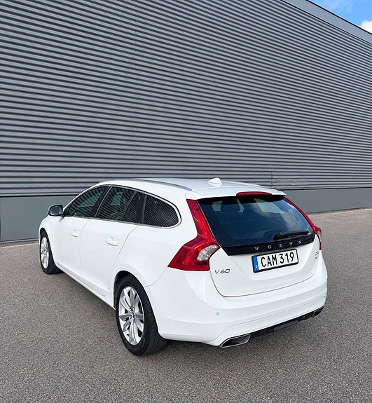 Volvo V60 4 of 16
