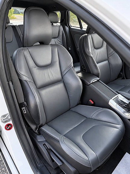 Volvo V60 12 of 16