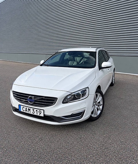 Volvo V60 2 of 16