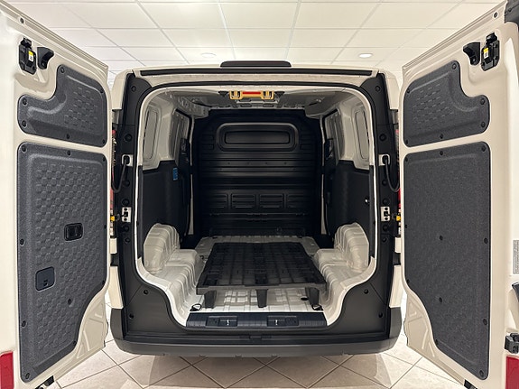 Kia PV5 12 of 14