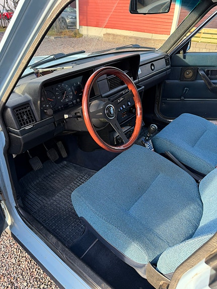 Volvo 240 3 of 4