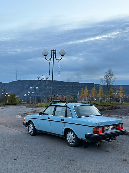 Volvo 240 2 of 4