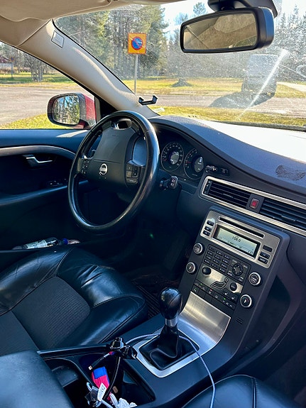 Volvo V70 3 of 6