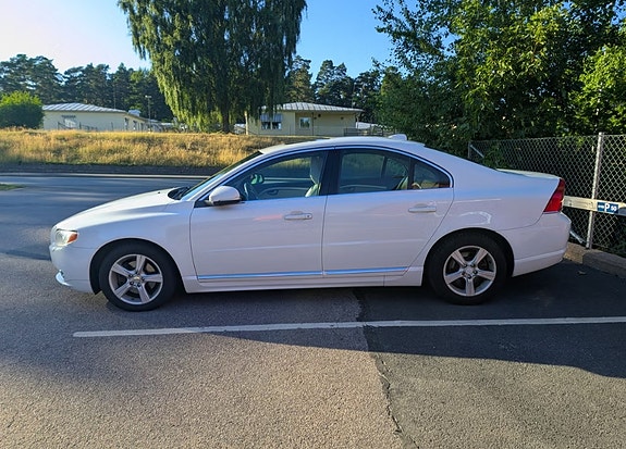 Volvo S80 3 of 8