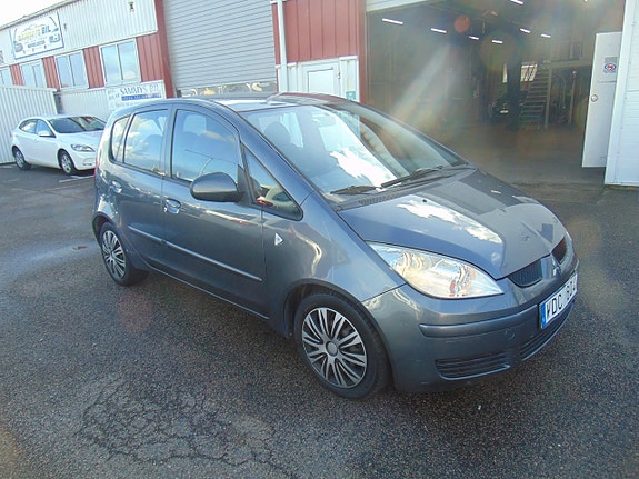 Mitsubishi Colt 7 of 9