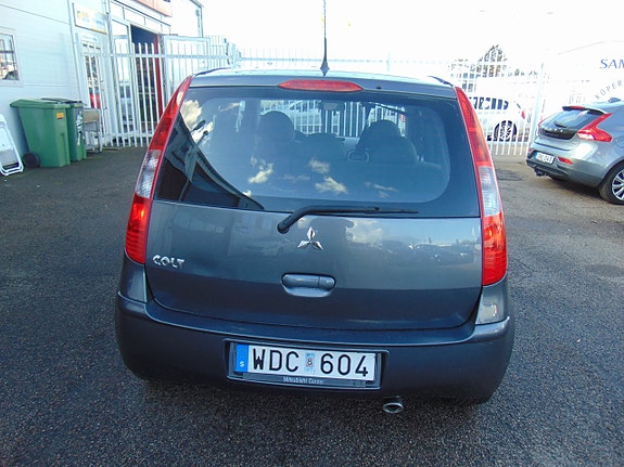 Mitsubishi Colt 3 of 9