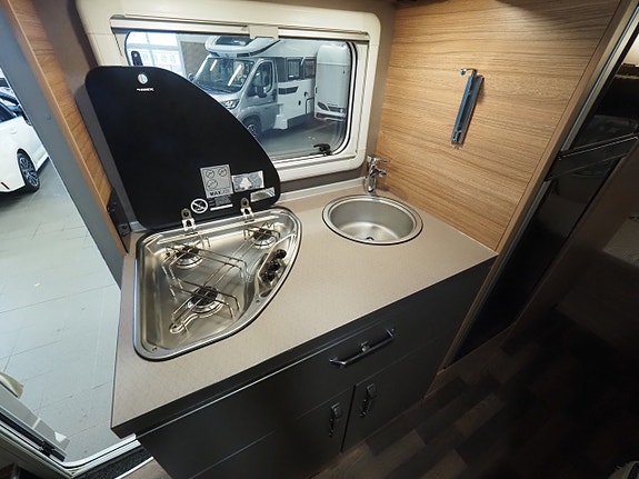 Weinsberg CaraHome 600 DKG AUT I 3500kg I Solcell I 6st Bältade Platser 8 of 20