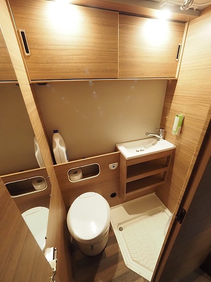 Weinsberg CaraHome 600 DKG AUT I 3500kg I Solcell I 6st Bältade Platser 11 of 20