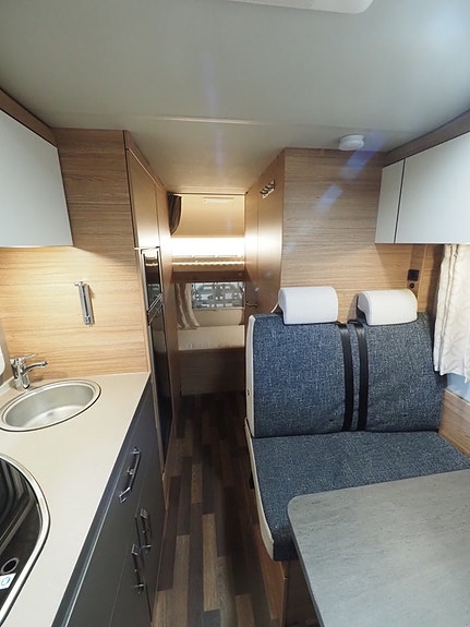 Weinsberg CaraHome 600 DKG AUT I 3500kg I Solcell I 6st Bältade Platser 13 of 20