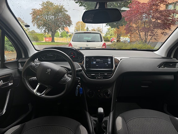 Peugeot 208 4 of 4