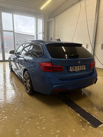 BMW 320d 4 of 8