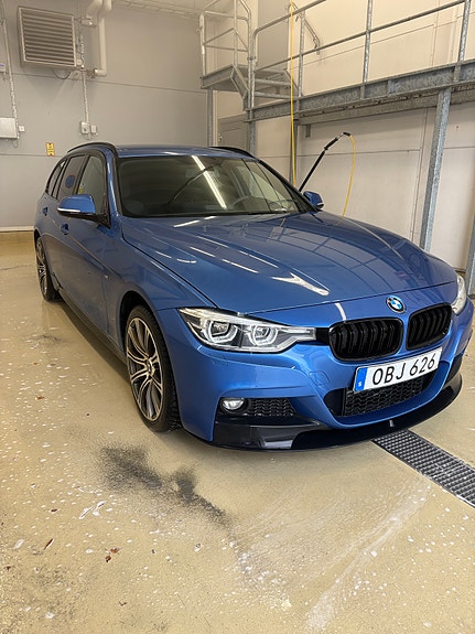 BMW 320d 2 of 8