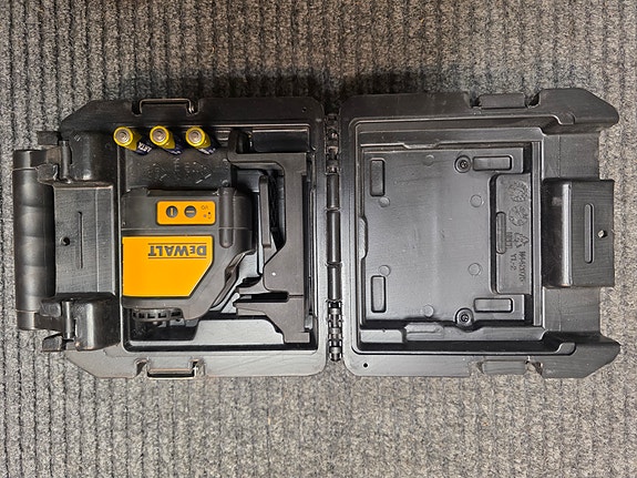 DeWalt DW03050 röd kors laser i väska