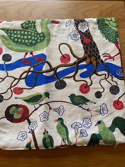 Kuddfodral 50x50 i linnetyget Gröna Fåglar från Josef Frank för Svenskt Tenn