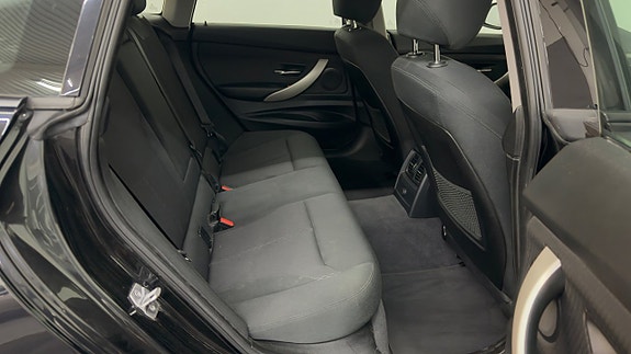 BMW 320d 12 of 20