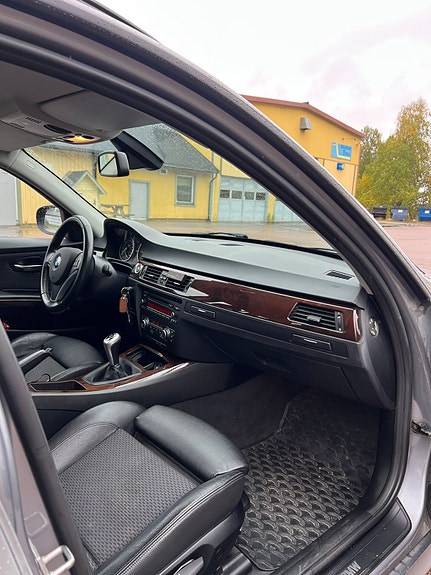 BMW 320d 5 of 6