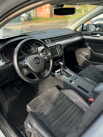 Volkswagen Passat 9 of 16