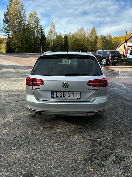 Volkswagen Passat 8 of 16