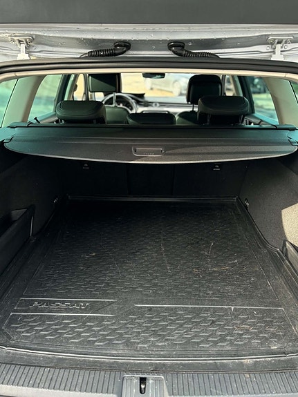 Volkswagen Passat 16 of 16