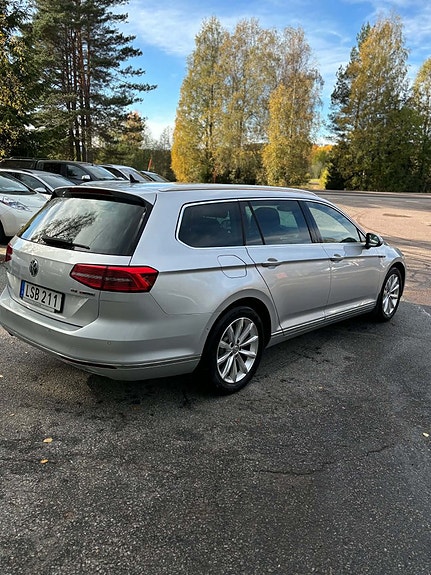 Volkswagen Passat 6 of 16