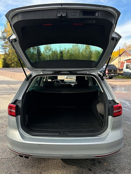 Volkswagen Passat 15 of 16
