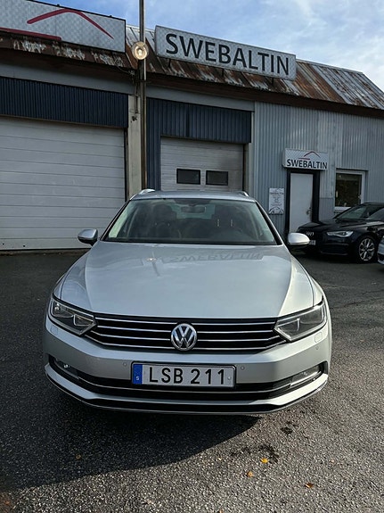 Volkswagen Passat 2 of 16