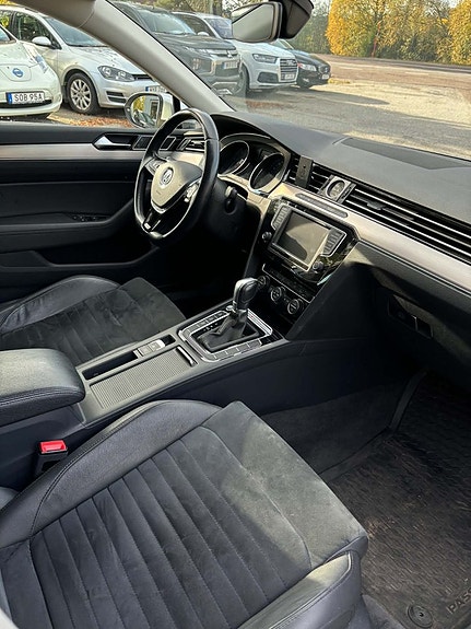 Volkswagen Passat 10 of 16