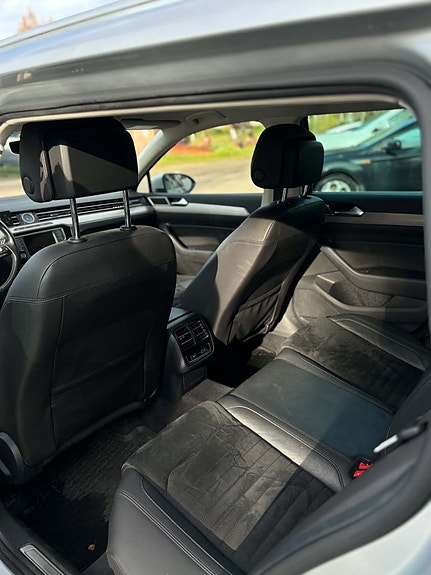 Volkswagen Passat 11 of 16