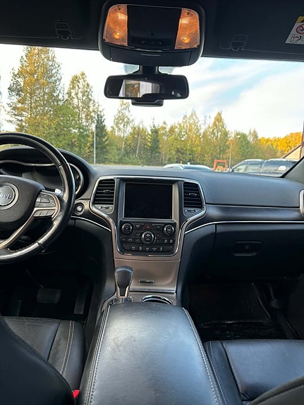 Jeep Grand Cherokee 12 of 18