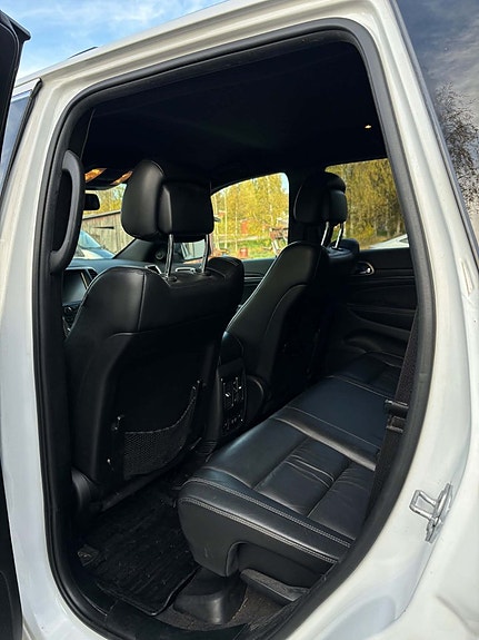 Jeep Grand Cherokee 16 of 18