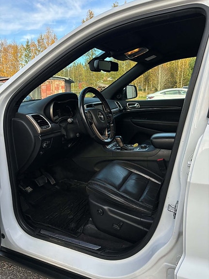 Jeep Grand Cherokee 14 of 18