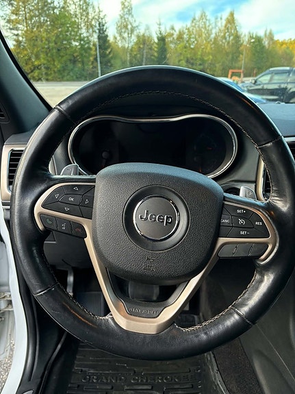 Jeep Grand Cherokee 10 of 18