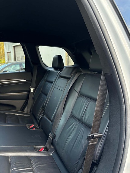 Jeep Grand Cherokee 17 of 18