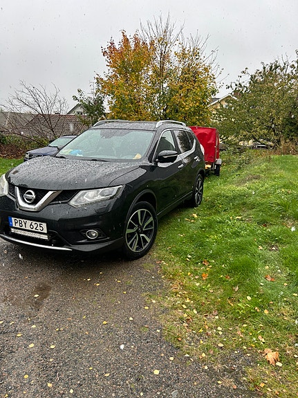 Nissan X-Trail 2 of 5